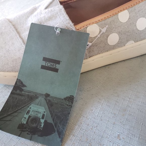 BRAND NEW WITH TAG, TOMS Youth Classic . grey felt and rose gold polka dots  5.5 - Picture 4 of 13